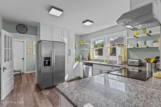 208 Hamlet Avenue, Carolina Beach, NC 28428 — 3-bedroom home, Carolina Beach, NC, photo 8 of 49: 20-web-or-mls-BTS00833
