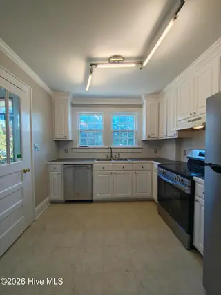 406-408 E 2nd Street, Washington, NC 27889 — 4-bedroom home in Historic District, Washington, NC, photo 14 of 38: IMG_20260926_100823902_HDR