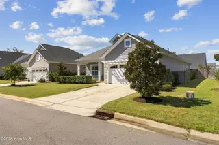 128 Hanover Lakes Drive, Wilmington, NC 28401 — 3-bedroom home in Hanover Lakes, Wilmington, NC, photo 3 of 41: 2_img_9019