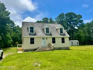 133 Riverside Drive, Beaufort, NC 28516 — 3-bedroom home in Riverside Estates, Beaufort, NC, photo 2 of 29: Front