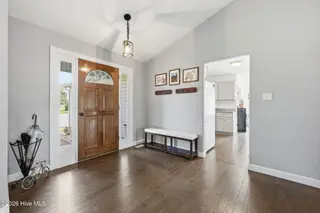 833 Pelican Drive, New Bern, NC 28560 – photo 4: Foyer