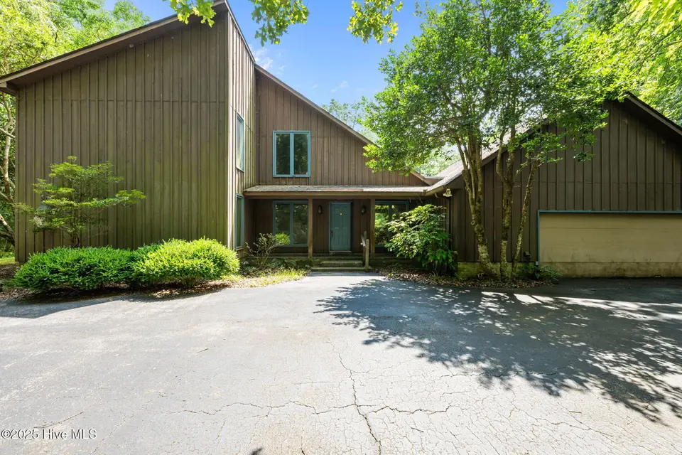 449 Gatewood Drive, New Bern, NC 28562 – photo 1 of 27: CCARE