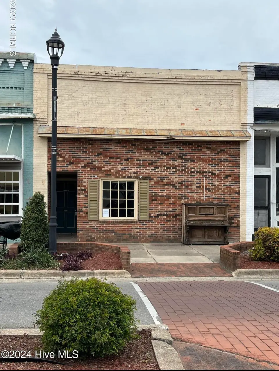 119 N Center Street, Mount Olive, NC 28365 – photo 1 of 11: Frnt1