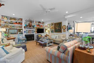 901 Riverview Drive, Burgaw, NC 28425 — 4-bedroom home in Alligator Lakes Estates, Burgaw, NC, photo 16 of 74: 11_living room