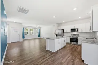 215 Lake Tyler Drive, New Bern, NC 28560 – photo 8: 29-web-or-mls-DSC_5469