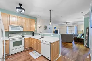 270 Woodlands Way Unit 2, Calabash, NC 28467 — 3-bedroom condo in Crow Creek, Calabash, NC, photo 5 of 38: Kitchen