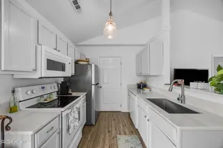 5400 Sun Coast Drive, Wilmington, NC 28411 – photo 14: 14_kitchen