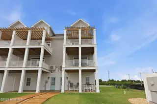 200 Olde Towne Yacht Club Drive 52, Beaufort, NC 28516 – photo 8: 47-web-or-mls-IMG_8452_edit