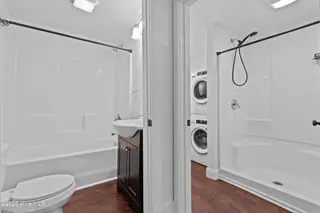 609 N 10th Street, Wilmington, NC 28401 — 4-bedroom home in Brooklyn, Wilmington, NC, photo 17 of 34: Bathroom