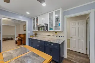 1104 Longview Drive, New Bern, NC 28562 — 3-bedroom home in Sherwood Forest, New Bern, NC, photo 8 of 53: 44-web-or-mls-0C0A8757