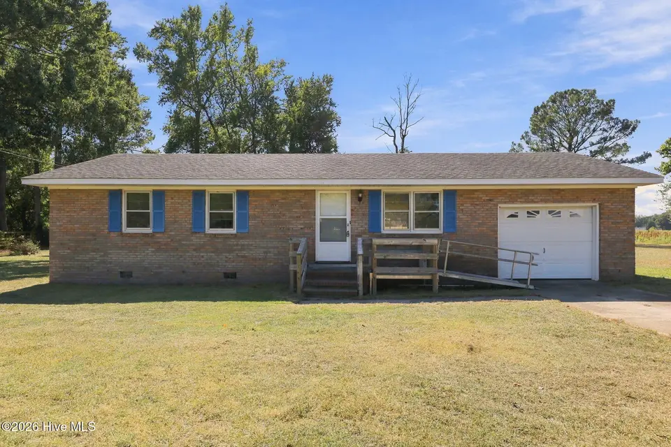 1951 Winter Forest Drive, Kinston, NC 28504 – photo 1 of 35: 1-web-or-mls-IMG_4848