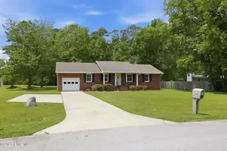 703 Oxford Drive, Morehead City, NC 28557 – photo 2: large-019e1c7f-bb43-7268-b8e0-4d11c41631