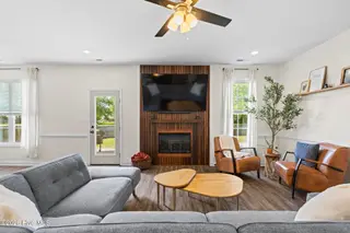231 Holly Grove Court E, Jacksonville, NC 28540 – photo 8: Living Room