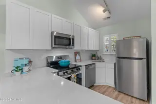 3831 Merestone Drive, Wilmington, NC 28412 – photo 6: 5-kitchen_across_counter