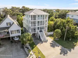 109 Greenville Avenue 1, Carolina Beach, NC 28428 – photo 7: 5-web-or-mls-DJI_20250902164024_0127_D