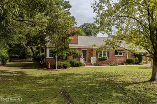 504 S Walker Street, Burgaw, NC 28425 — 3-bedroom home, Burgaw, NC, photo 2 of 58: 49-web-or-mls-504 S Walker St-49