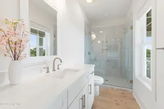 855 Cannonsgate Drive, Newport, NC 28570 – photo 18: First floor ensuite