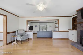 215 Bayshore Drive, Elizabeth City, NC 27909 — 3-bedroom home in Brickhouse Point, Elizabeth City, NC, photo 14 of 68: Living Room