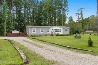 546 Pond Road, Rocky Point, NC 28457 – photo 2: Driveway and Front