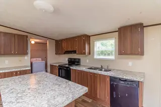 102 Bonnie Farms Road, Dudley, NC 28333 — 3-bedroom manufactured home in Bonnie Farms, Dudley, NC, photo 6 of 20: kit2