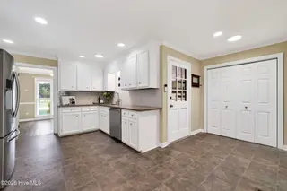 607 Shelley Drive, Goldsboro, NC 27534 — 3-bedroom home in Mimosa Park, Goldsboro, NC, photo 10 of 49: 33-web-or-mls-DSC02014