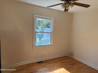 121 Laurel Drive, Wilmington, NC 28401 — 3-bedroom home in Wrightsboro Acres, Wilmington, NC, photo 10 of 18: bed 3