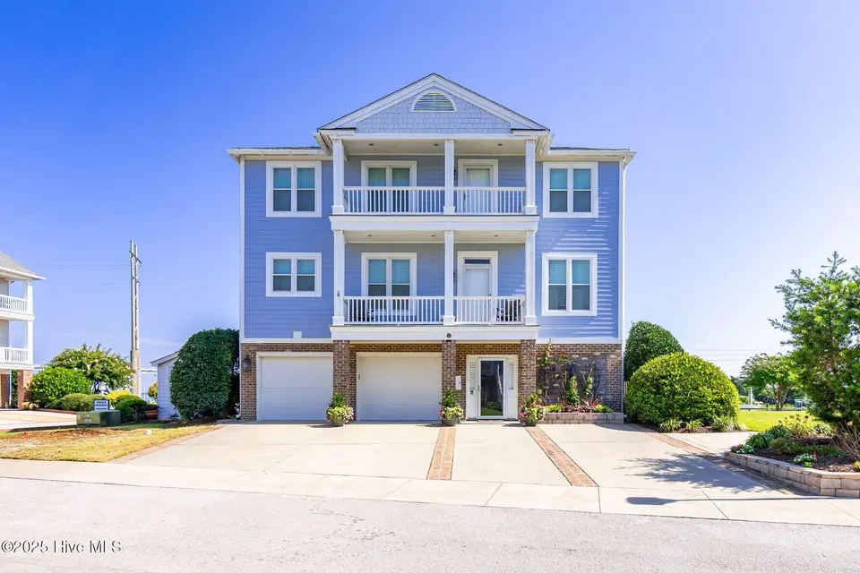 104 Gallants Lane, Beaufort, NC 28516 — 5-bedroom home in Gallants Landing, Beaufort, NC, photo 1 of 52: 104 Gallants Lane