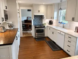 3017 Red Fox Road, Trent Woods, NC 28562 – photo 9: Modern Kitchen with Patterned Backsplash