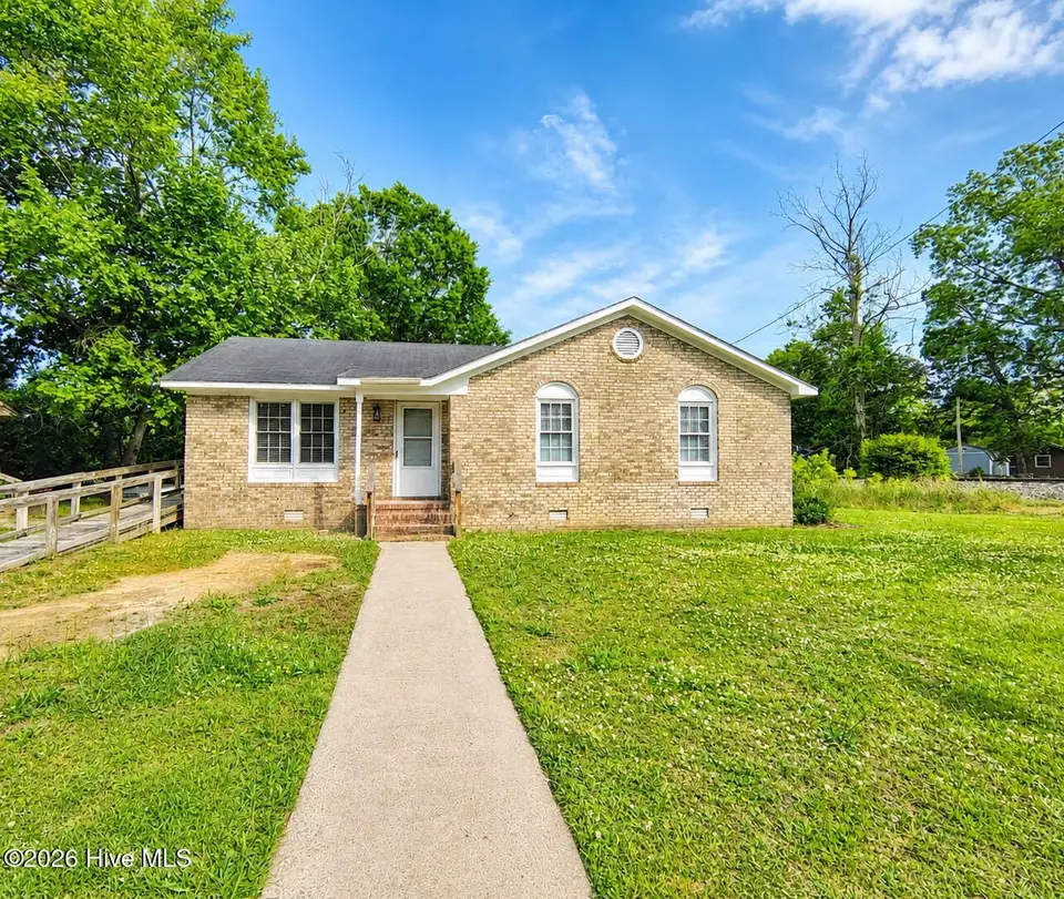 3649 S Walnut Street, Farmville, NC 27828 – photo 1 of 13: 1000015005