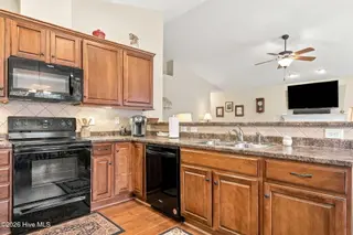 405 Mary Lee Court, Winterville, NC 28590 — 3-bedroom home in Paramore Farms, Winterville, NC, photo 15 of 51: 34-web-or-mls-IMG_0047