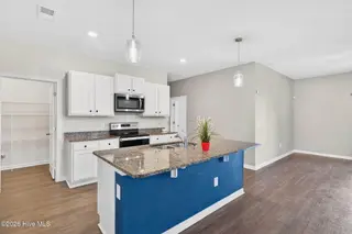 1573 Murre Court SE, Bolivia, NC 28422 — 5-bedroom home in Avalon, Bolivia, NC, photo 16 of 48: Fully equipped kitchen