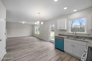 107 W Highland Avenue, Kinston, NC 28501 – photo 10: Family Room 4