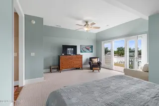 255 Gatsey Lane, Beaufort, NC 28516 — 3-bedroom home in Stanton Landing, Beaufort, NC, photo 15 of 53: Primary suite top floor