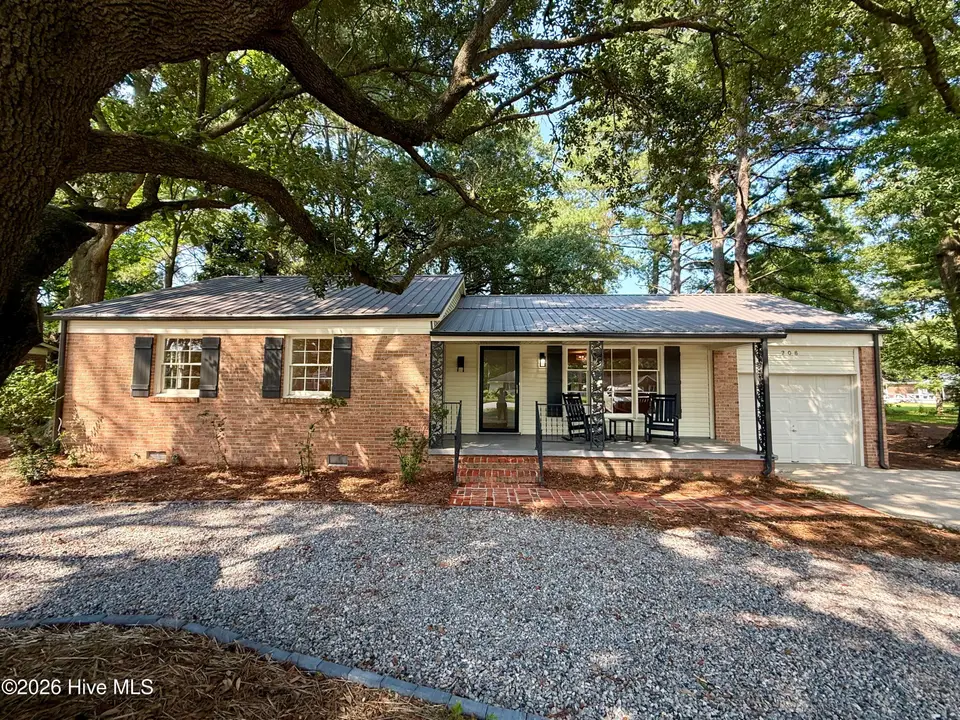 208 W 15th Street, Washington, NC 27889 – photo 1 of 58: Front of Home