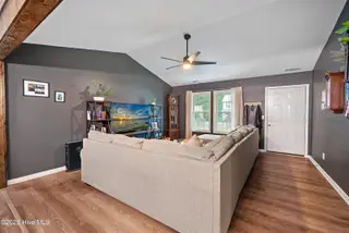 128 Sweetwater Drive, Jacksonville, NC 28540 – photo 5: Livingroom