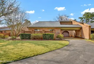 1751 Signature Place, Wilmington, NC 28405 — 3-bedroom condo in Landfall, Wilmington, NC, photo 15 of 53: 015_007_img_6592_672_377