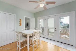 104 Sea Oaks Court, North Topsail Beach, NC 28460 – photo 7: dining-area-01a