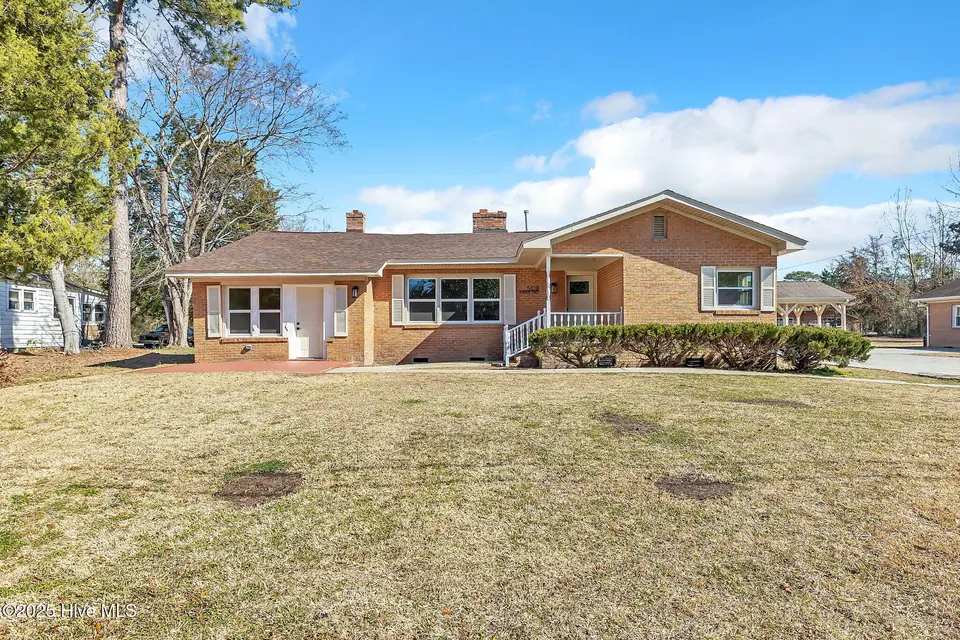 508 N Wright Street, Burgaw, NC 28425 — 3-bedroom home, Burgaw, NC, photo 1 of 51: 1-web-or-mls-5O0A1563 copy