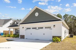471 Pebble Shore Drive, Sneads Ferry, NC 28460 – photo 3: 3-web-or-mls-471 Pebble Shore Dr. 102