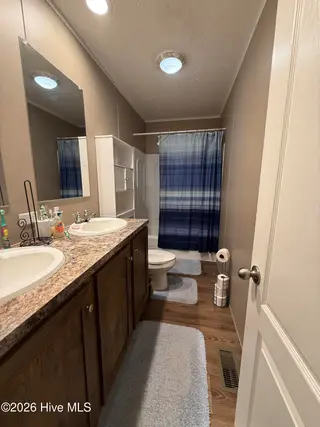910 Mccaskill Drive, Kinston, NC 28501 — 4-bedroom manufactured home, Kinston, NC, photo 21 of 27: IMG_6161
