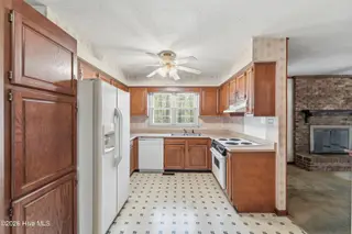 312 King Richard Court, Jacksonville, NC 28546 – photo 8: DSC07398