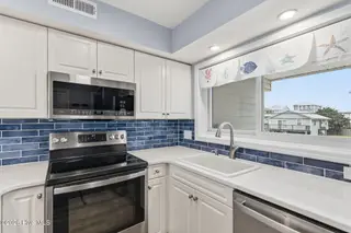 1401 Canal Drive Apt 3, Carolina Beach, NC 28428 – photo 10: 15_IMG_4535