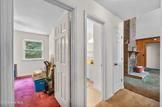 338 N Colony Circle N, Wilmington, NC 28409 — 3-bedroom home in Millbrook, Wilmington, NC, photo 24 of 34: 25_hallway