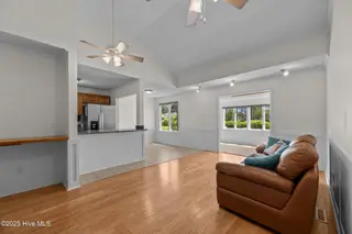 2014 Center Avenue, New Bern, NC 28560 – photo 2: Living Room
