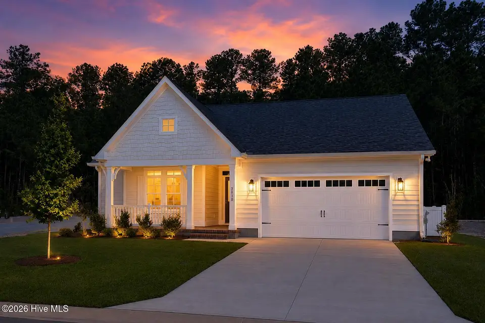 2014 Brighton Drive, New Bern, NC 28562 – photo 1 of 26: dusk