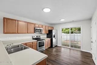 7002 Banister Loop, Jacksonville, NC 28546 — 2-bedroom townhome in The Gables, Jacksonville, NC, photo 8 of 24