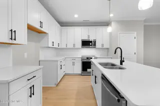 230 Cline Way Unit 130, Beaufort, NC 28516 – photo 12: Kitchen with Island