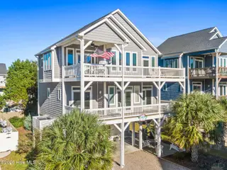 310 Oceanaire Lane, Surf City, NC 28445 – photo 3: 002_310_oceanaire_lane-2_515