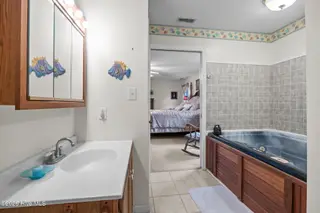 1601 River Bluff Road, Morehead City, NC 28557 – photo 17: Primary Ensuite