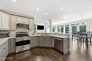2203 Hidden Harbor Drive, New Bern, NC 28562 – photo 4: 35-web-or-mls-DSC_5268